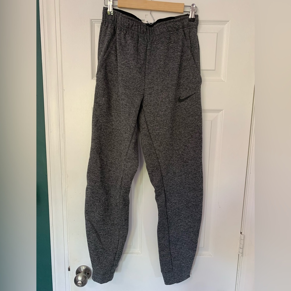 NWT Nike Men’s Standard Fit Joggers-Size Small